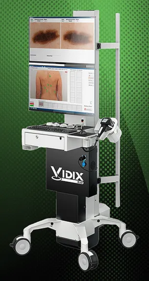 Stazione mobile per dermatoscopia Canfield Scientific con due monitor e videocamera digitale